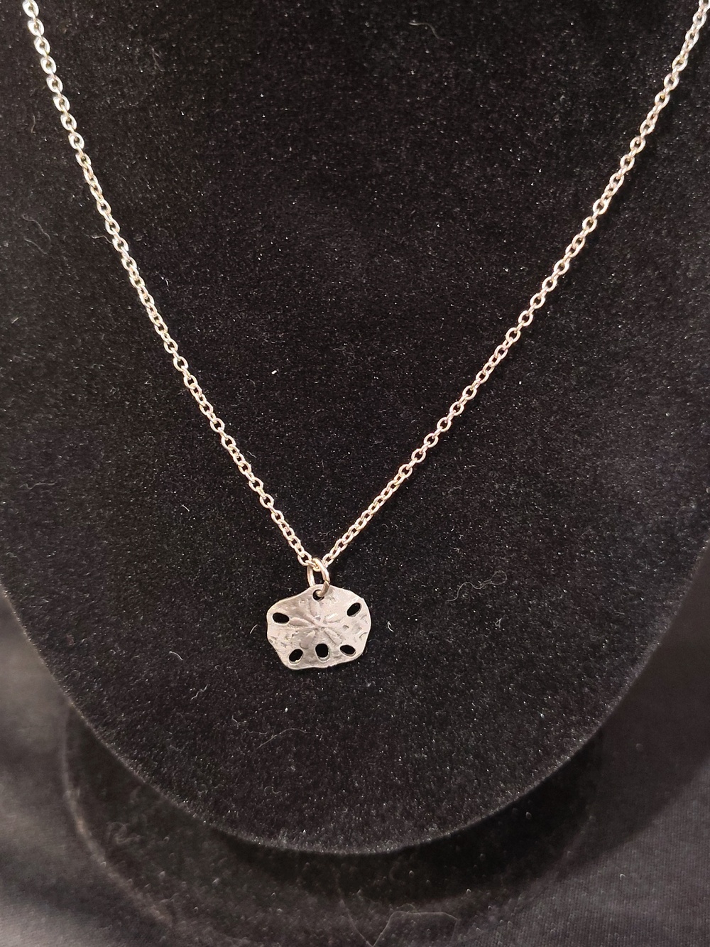 Torino Sand Dollar Pewter Necklace & Earring Set With Trinket Box - Picture 6 of 8